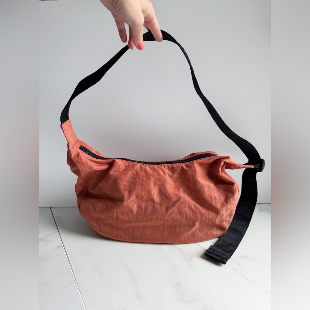 BAGGU Medium Nylon Crescent Bag